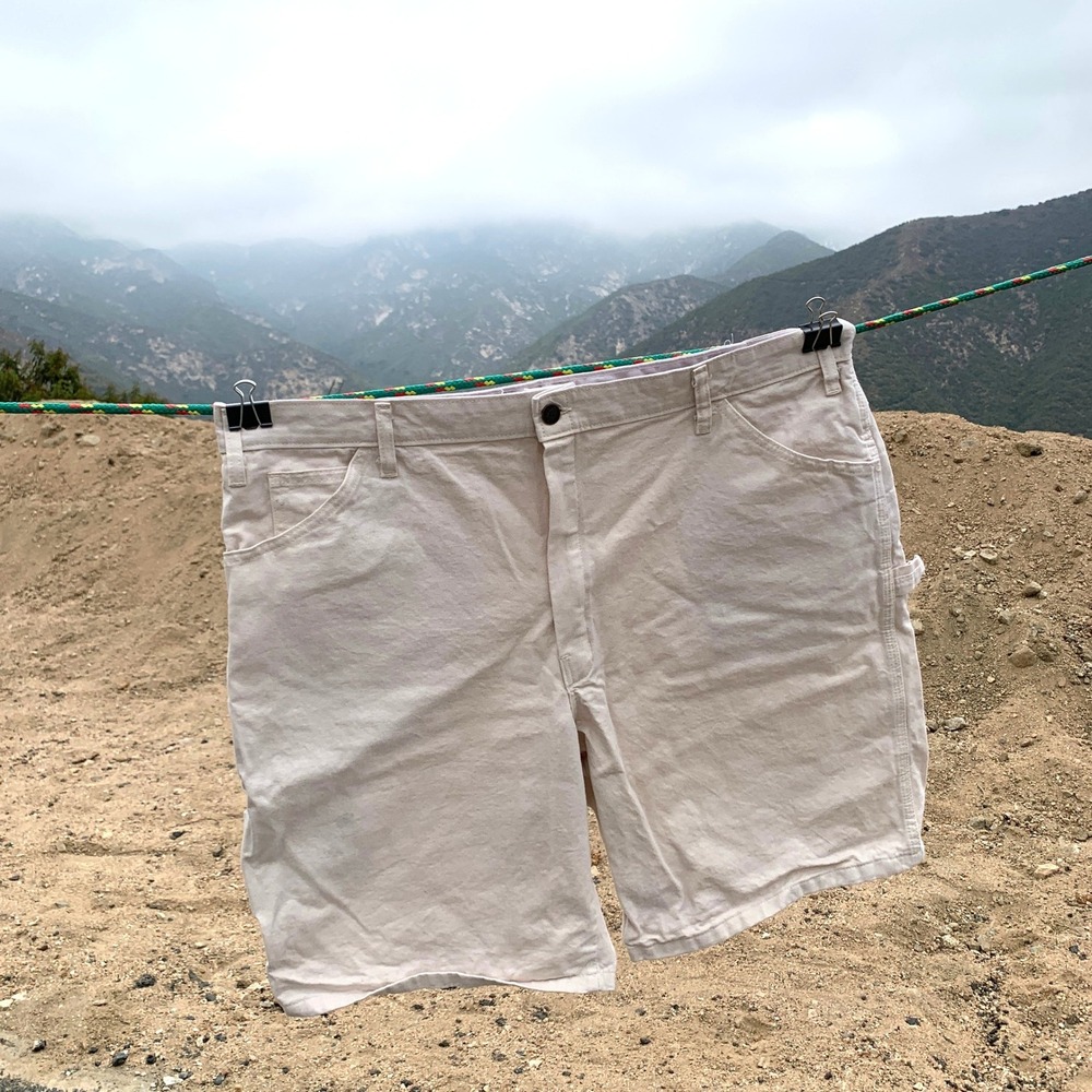 Vintage 90s Dickies "Benjamin Moore" carpenter utility shorts in white - size 42